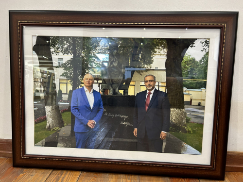 4.28. Founder with Ambassador of India to Russia Venkatesh Varma at the Embassy of India in Moscow. Gift from V. Varma, 2021.