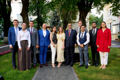 4.29. PIR Center staff and Indian Ambassador to Russia V. Varma at the Indian Embassy in Moscow after a meeting of the "Trialogue" Club International, 2021.