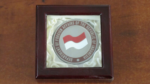 4.34. Подарок Министерства иностранных дел Индонезии.